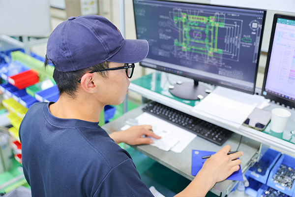 機械製造課　トゥさん作業風景